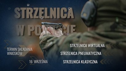 na zdjęciu widać żołnierza ze słuchawkami i bronią stojącego tyłem i mierzącego w cel oraz informacje o konkursie na otwarcie strzelnicy w powiecie w 2025 r.