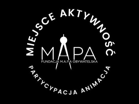 Zdjęcie ilustracyjne, logotyp fundacji MAPA Obywatelska