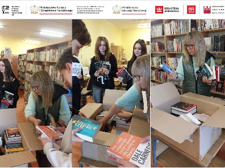 Uczniowie wraz z nauczycielką rozpakowują książki otrzymane w ramach programu.
