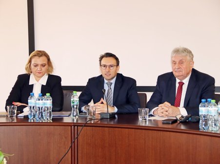 Od lewej: Anna Olkowska-Jacyno, wicewojewoda pomorska; Tomasz Lewandowski, podsekretarz stanu w Ministerstwie Rozwoju i Technologii; Jerzy Śnieg, przewodniczący rady powiatu kwidzyńskiego.