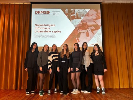 Uczennice zaangażowane w działania fundacji DKMS.