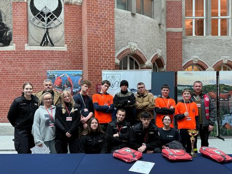 drużyny reprezentujące nasz powiat w zmaganiach okręgowego etapu Mistrzostw Pierwszej Pomocy PCK w Gdańsku