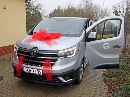 Zdjęcie ilustracyjne do treści artykułu. Przedstawia pojazd Warsztatu Terapii Zajęciowej w Ryjewie.