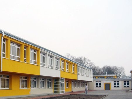 Materiał ilustracyjny: widok na budynki garażowo-warsztatowe CKZiU przy ul. Ogrodowej w Kwidzynie