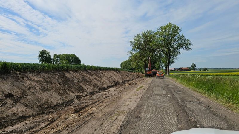 prace budowlane w pasie remontowanej drogi. prace budowlane w pasie remontowanej drogi.